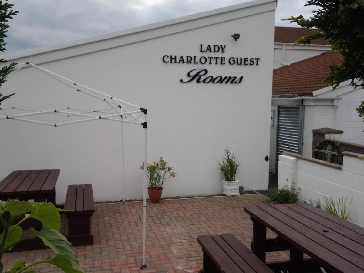 Lady Charlotte Guest Rooms Triple Rooms Dowlais 外观 照片