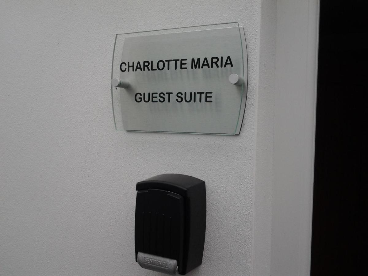 Lady Charlotte Guest Rooms Triple Rooms Dowlais 外观 照片